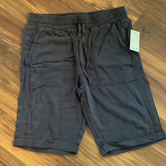 NEW women’s size extra small XS gray shorts brand splendid - Picture 1 of 6